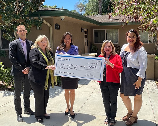 City National’s Travis Van Treese, manager of San Diego Region Commercial Banking, Cilette Mitchell, Carlsbad branch manager and Maria Chan, nonprofit team lead, present a $10,000 donation to Nicole Ketcher, director of resource development and Cindy Taylor, president, board of directors of Operation HOPE-North County in Vista.